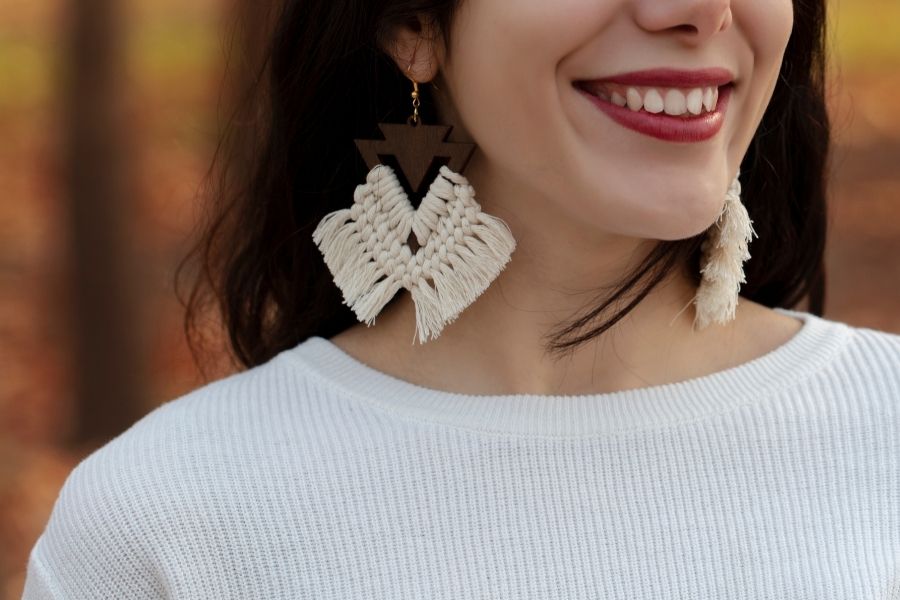 How to Make Gorgeous Macrame Earrings – Knots + Supplies + DIY Patterns
