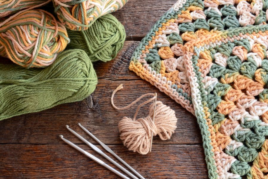 10 Amazing Fiber Arts - DIY KITS - How to start with Crochet 