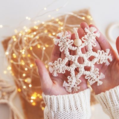 How to Make Macrame Christmas Decorations Guide