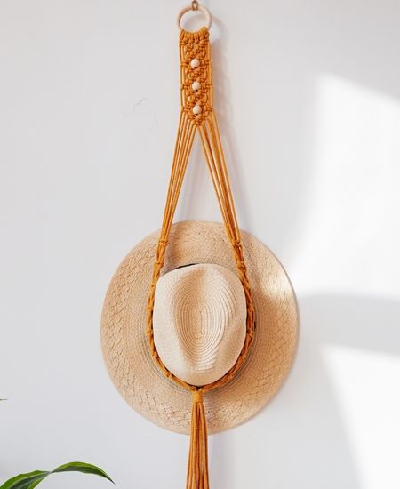 Easy DIY Macrame Hat Hanger Tutorial for Beginners - Happy Knotting Macrame Patterns by Marloes