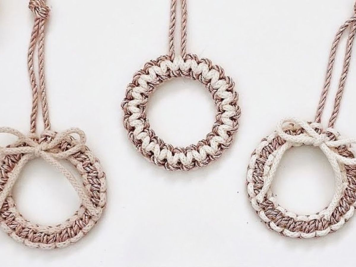 14 Tutorials to Make Festive Macrame Christmas Tree Ornaments